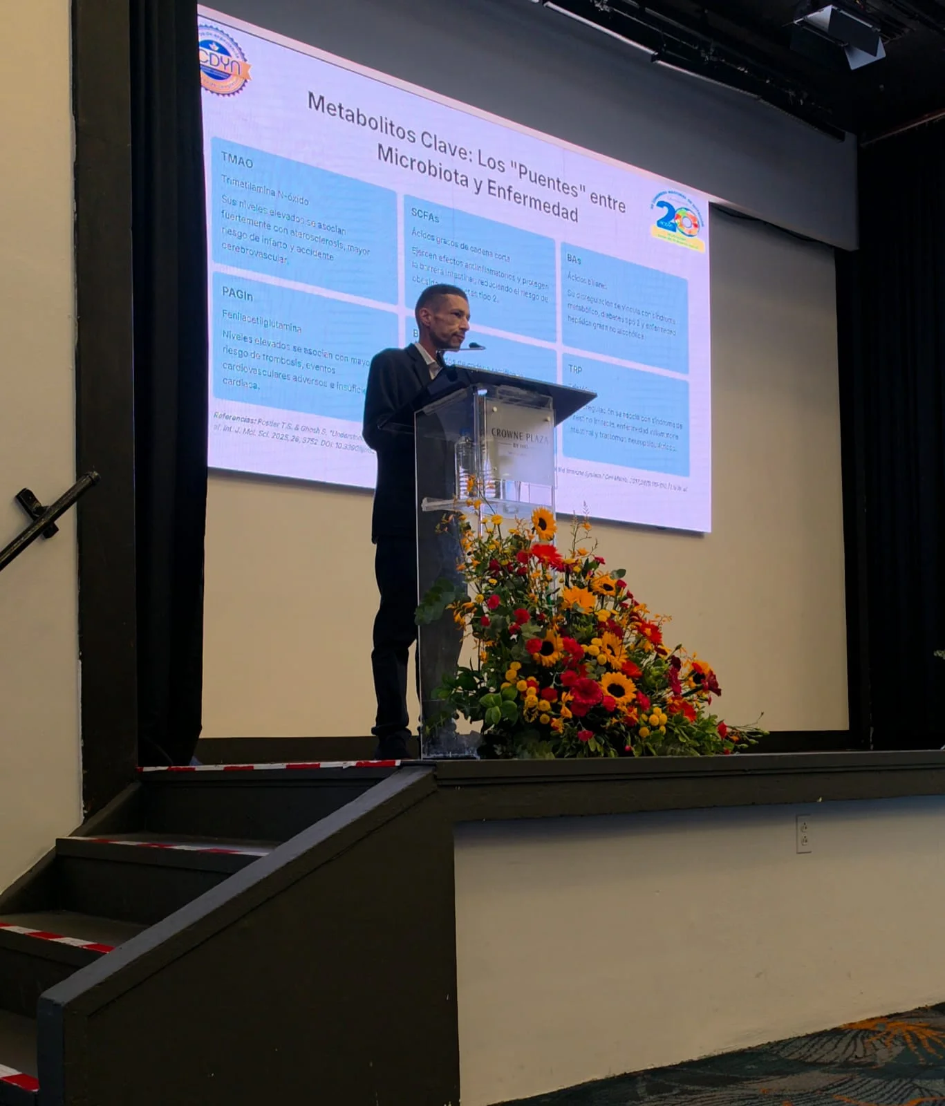 Dr. Daniel Zúñiga presentando sobre metabolitos y salud digestiva en el Congreso Nacional de Nutrición
